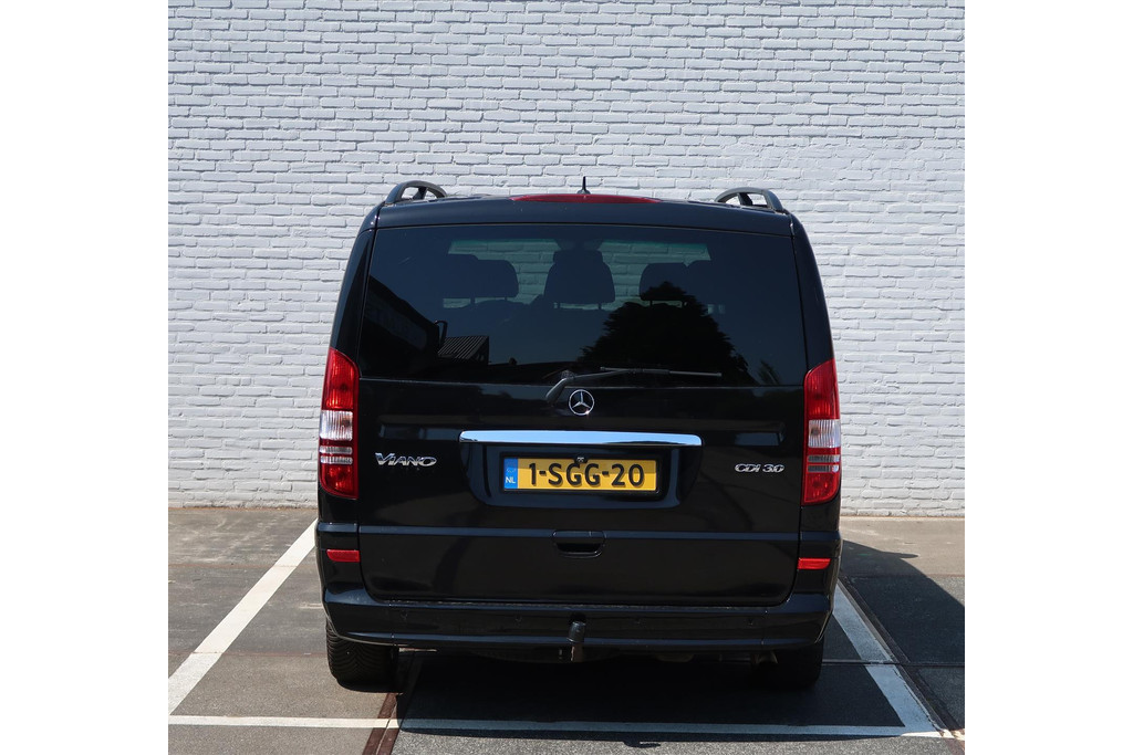 54582413-6.jpg